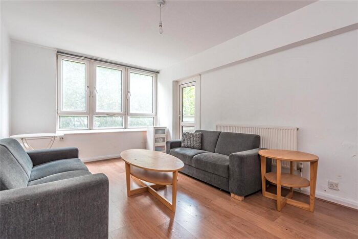 3 Bedroom Maisonette For Sale In Newland Court, Old Street, Islington, London, EC1V
