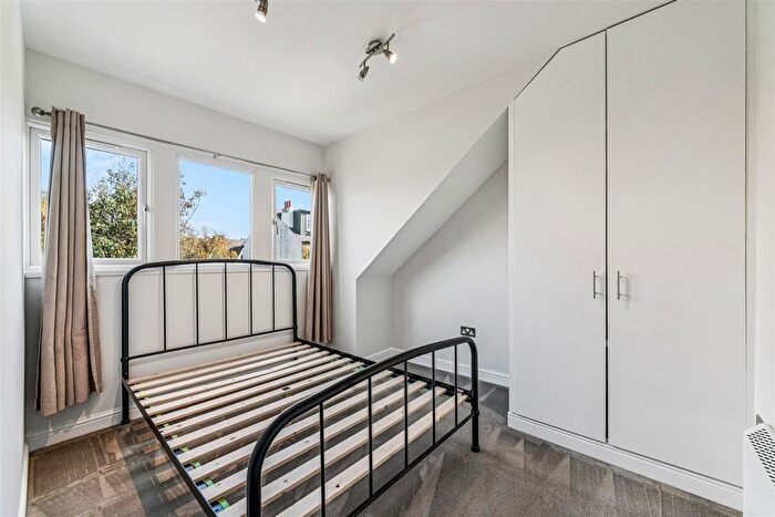 1 Bedroom Flat To Rent In Upham Park Road, Chiswick, London, W4