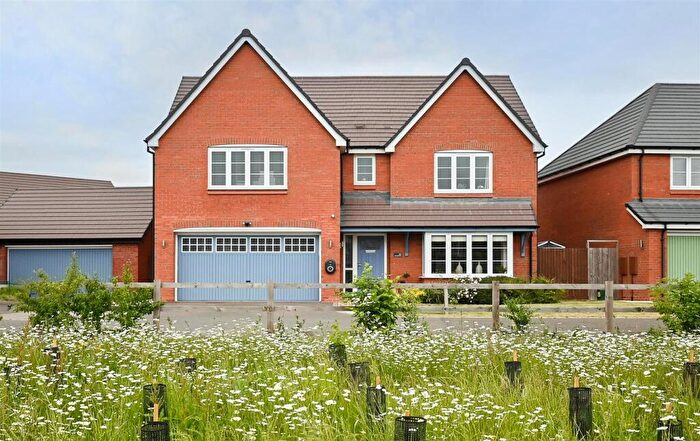 5 Bedroom Detached House For Sale In Hill Crest Road, Tatenhill, DE13