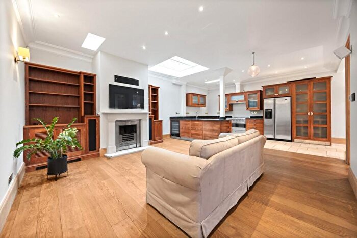 5 Bedroom Mews To Rent In Daleham Mews, Belsize Park, NW3