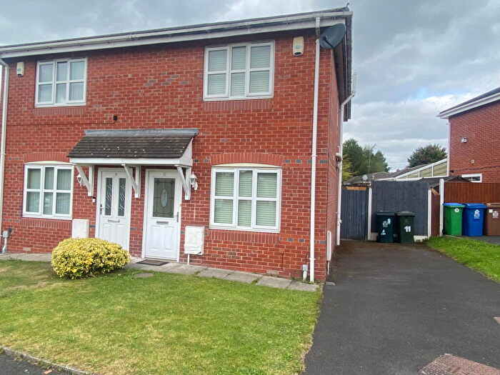 2 Bedroom Semi-Detached House For Sale In Traynor Close, Middleton, M24