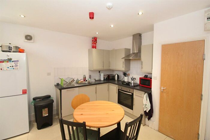 2 Bedroom Flat To Rent In Crwys Road, Cathays, Cardiff, CF24