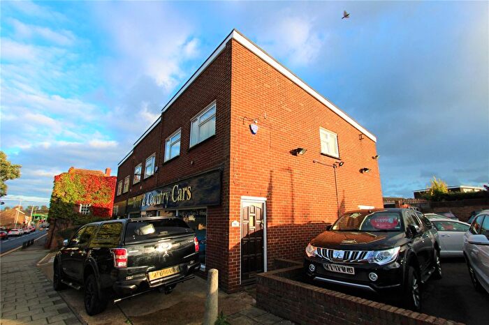 2 Bedroom Flat To Rent In High Street, Rainham, Gravesend, Kent, ME8