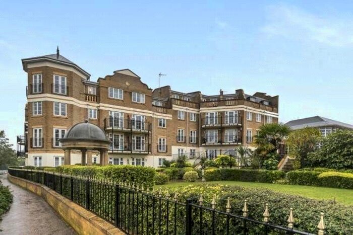 2 Bedroom Flat To Rent In Regents Riverside, Brigham Road, Reading, Berkshire, RG1