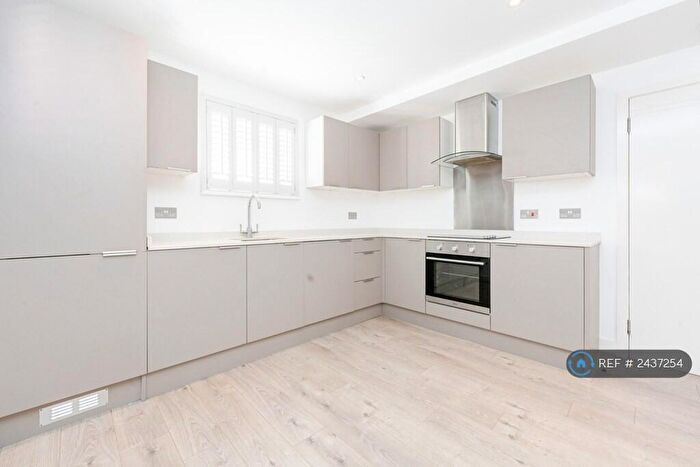 2 Bedroom Flat To Rent In Stonehills House, Welwyn Garden City, AL8