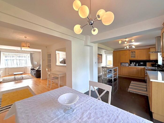 5 Bedroom Semi Detached House For Sale In Woodside Avenue, Old Walcot, Swindon, SN3