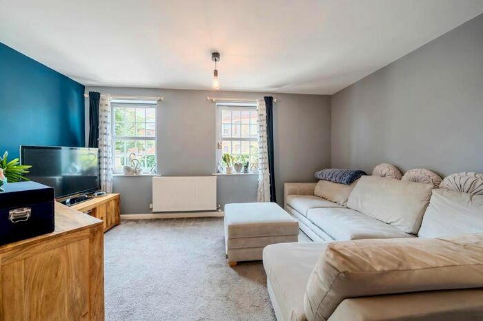 1 Bedroom Flat For Sale In Newbury, Berkshire, RG14