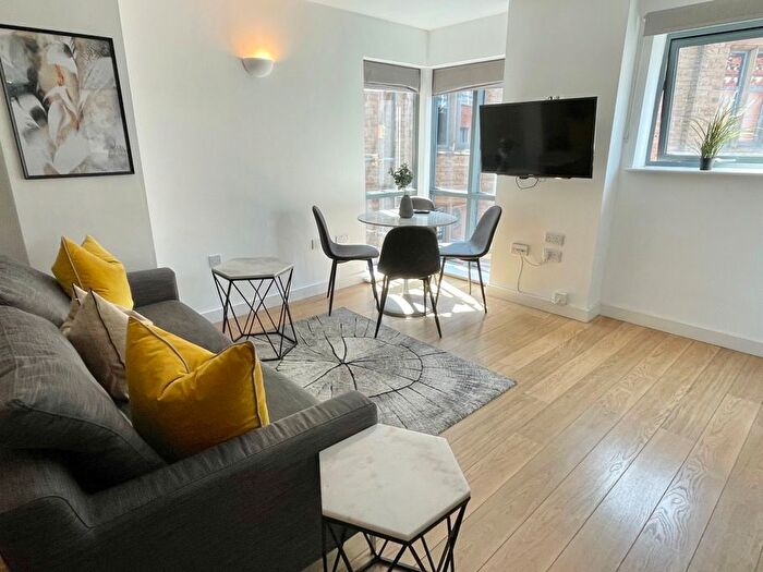 2 Bedroom Flat To Rent In Hunslet Road, Hunslet, Leeds, LS10