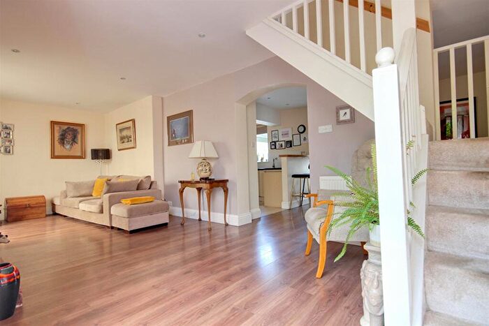 3 Bedroom Semi-Detached House For Sale In School Lane, Kirk Ella, Hull, HU10