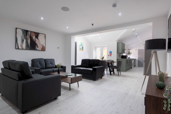 6 Bedroom House To Rent In Avondale Street, Lincoln, LN2