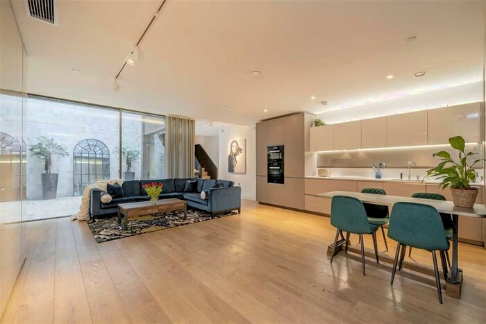 2 Bedroom Flat To Rent In Wardour Street, London, W1F