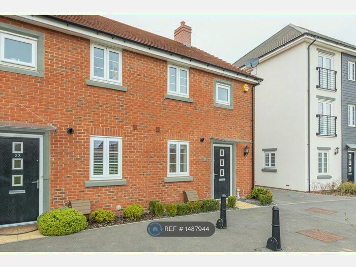 3 Bedroom Semi-Detached House To Rent In Hewitt Road, Basingstoke, RG24