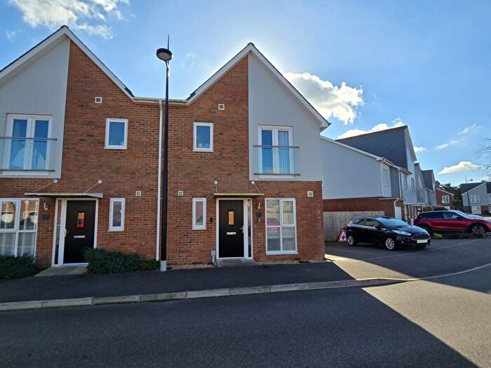 4 Bedroom Semi-Detached House To Rent In Cornflower Crescent, BN26