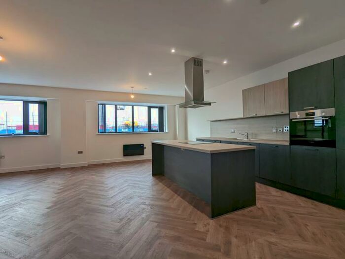 3 Bedroom Apartment To Rent In Priory House, Gooch Street, Birmingham, B5