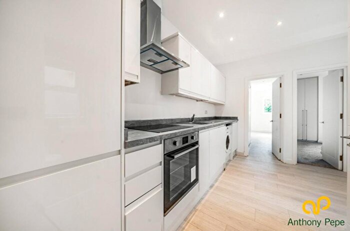 4 Bedroom Flat To Rent In Regents Park Road, Finchley, London, N3