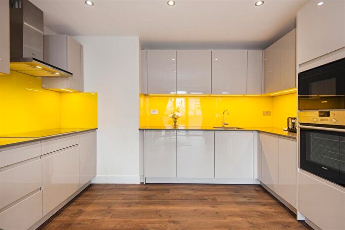2 Bedroom Apartment To Rent In Back Church Lane, Twyne House Apartments, London, E1