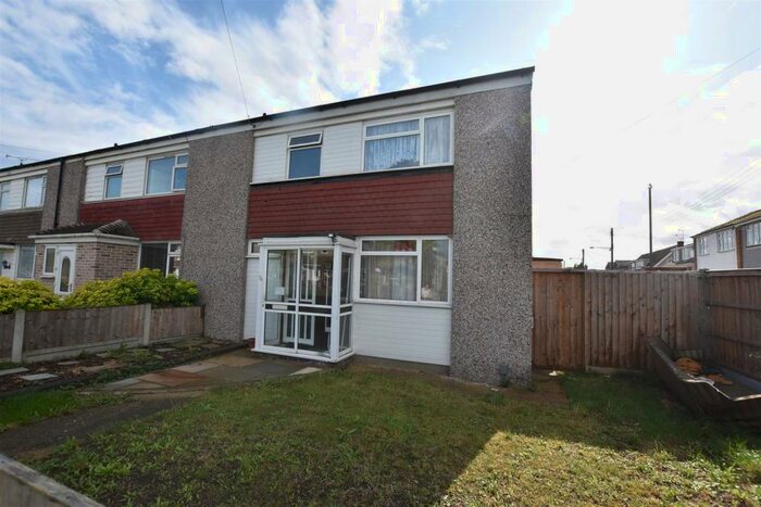 3 Bedroom End Of Terrace House To Rent In First Avenue, Canvey Island, SS8