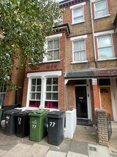 Studio To Rent In Heyford Avenue, London, SW8