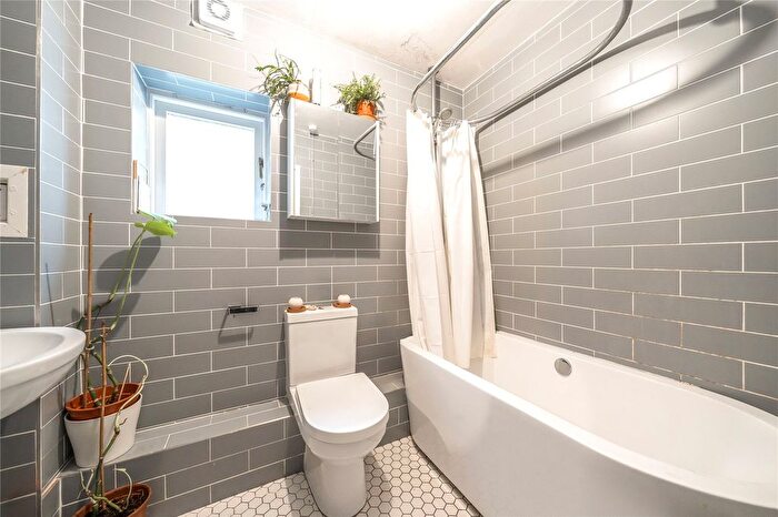 1 Bedroom Flat For Sale In Bailey Mews, London, SW2