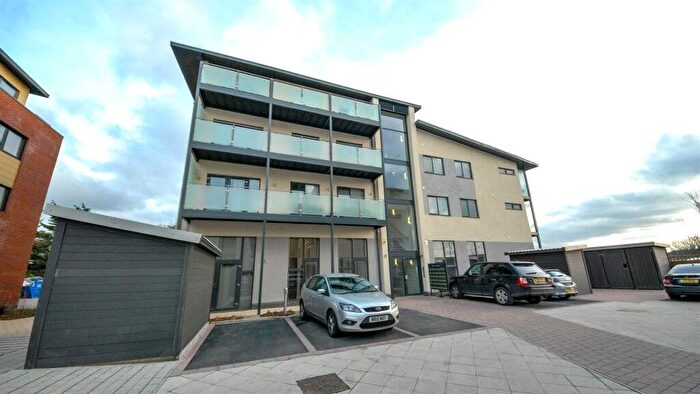 2 Bedroom Flat To Rent In Darwin Court, Kingswood Place, Hayes, Middlesex, UB4