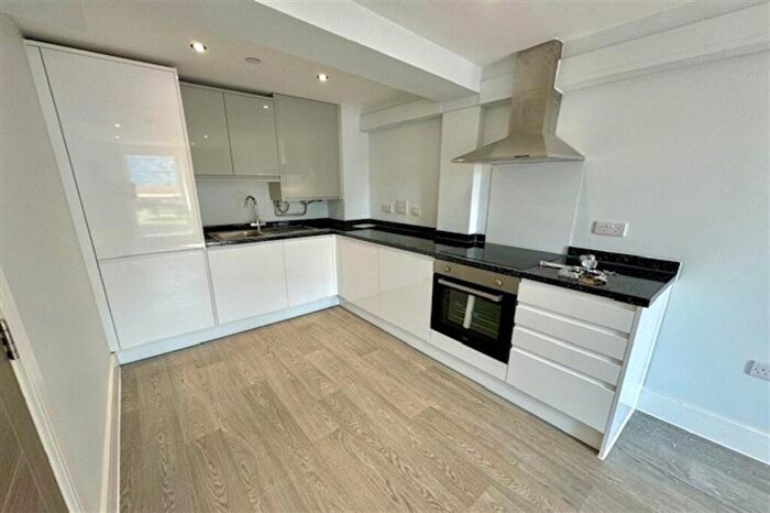 1 Bedroom Apartment To Rent In Canal Walk, Southampton, SO14