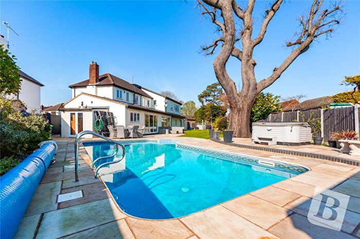 5 Bedroom Detached House For Sale In Nelmes Close, Emerson Park, RM11