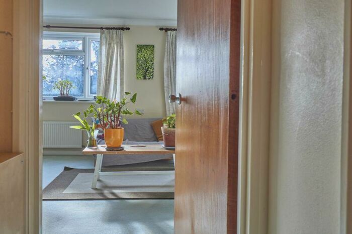 2 Bedroom Flat To Rent In Lyndhurst Road, Exeter, EX2