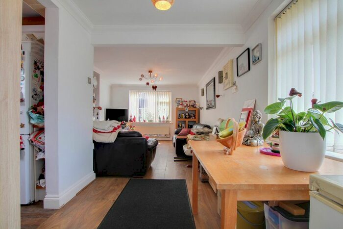 3 Bedroom End Of Terrace House For Sale In Long Lynderswood, Basildon, SS15