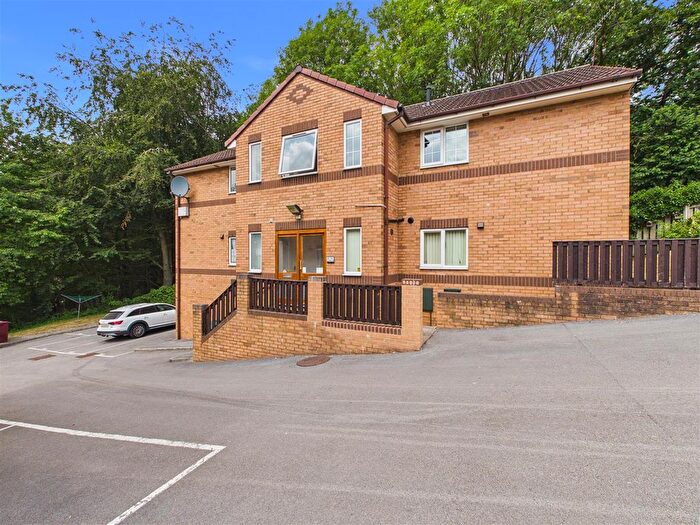 2 Bedroom Flat For Sale In Snape Hill Crescent, Dronfield, S18