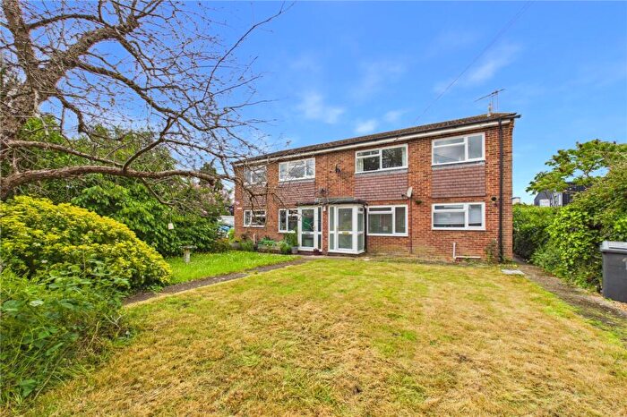 2 Bedroom Apartment For Sale In Aston Close, Pangbourne, Reading, Berkshire, RG8