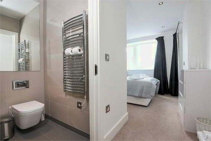 2 Bedroom Flat To Rent In Deptford Bridge, London, SE8