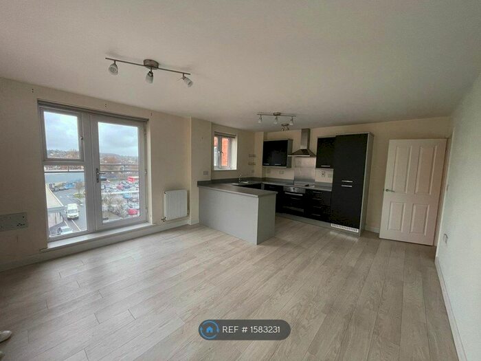 2 Bedroom Flat To Rent In Lansdowne House, Reading, RG30