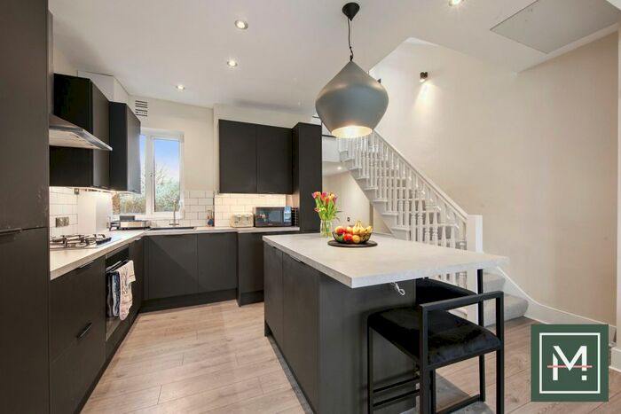2 Bedroom Flat For Sale In Chapter Road, London, NW2