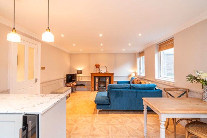 2 Bedroom Flat For Sale In / Ettrickdale Place, Stockbridge, Edinburgh, EH3