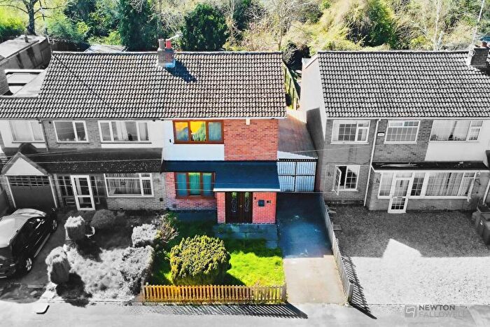3 Bedroom Semi-Detached House For Sale In Westover Road, Leicester, LE3