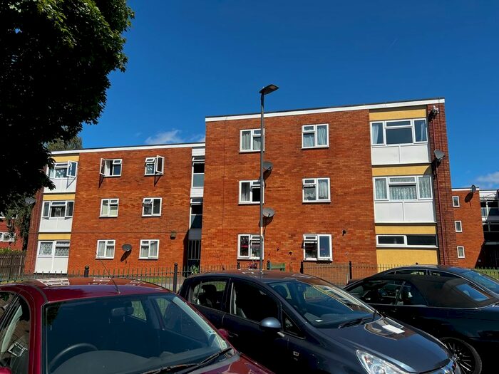 2 Bedroom Flat To Rent In Spout Lane, Walsall, WS1