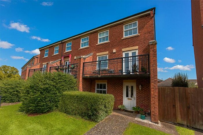 4 Bedroom Town House For Sale In Saffron Walk, Bourne, Lincolnshire, PE10