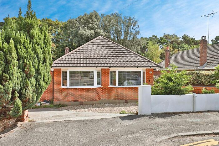3 Bedroom Bungalow For Sale In Jessopp Close, Bournemouth, Dorset, BH10