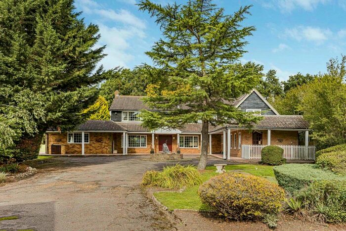 5 Bedroom Detached House To Rent In Foxes Lane, North Mymms, Hatfield, AL9