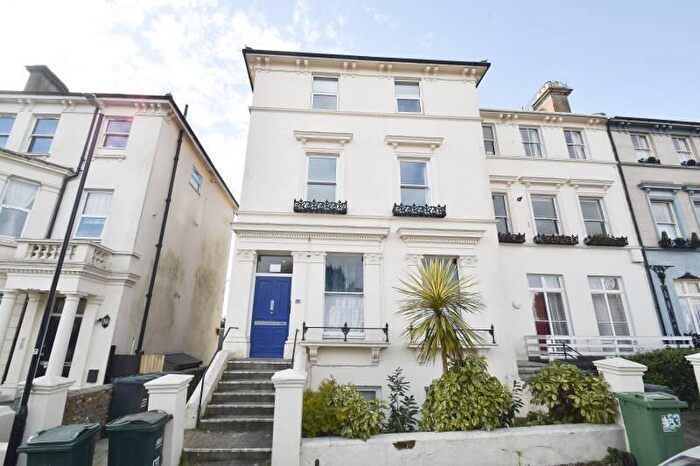 2 Bedroom Flat To Rent In Upperton Gardens, Eastbourne, East Sussex, BN21