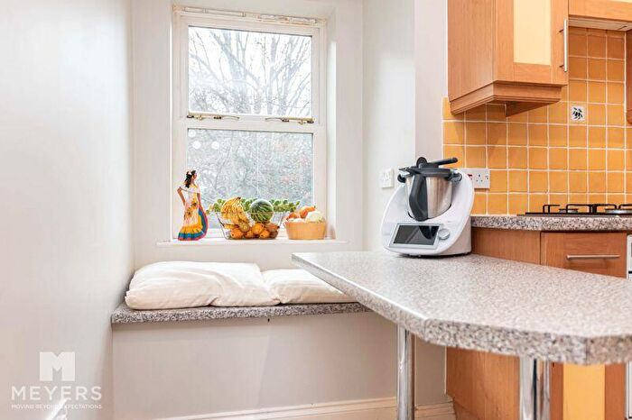 2 Bedroom Flat For Sale In Dean Park Road, Bournemouth, BH1