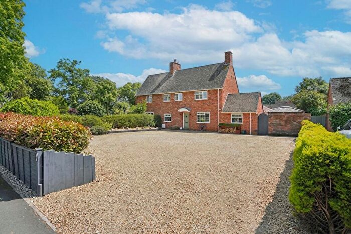 3 Bedroom Semi-Detached House For Sale In Cheyney Walk, Abingdon, OX14