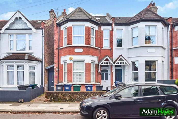 2 Bedroom Apartment For Sale In Churchfield Avenue, North Finchley, N12