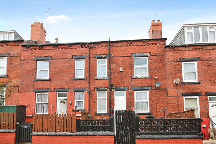 2 Bedroom Terraced House For Sale In Shafton View, Leeds, LS11