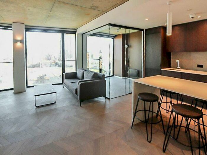 2 Bedroom Apartment To Rent In St George's Gardens, M15