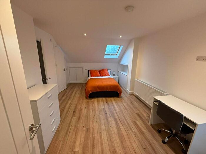 Studio To Rent In Elspeth Road Wembley, HA0