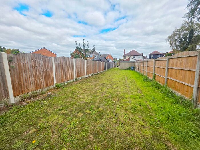 3 Bedroom Semi-Detached House For Sale In Cross Lane, Royston, Barnsley, S71