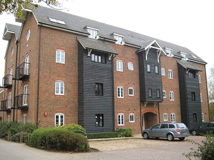 2 Bedroom Flat To Rent In Springwell Lane, Rickmansworth, WD3