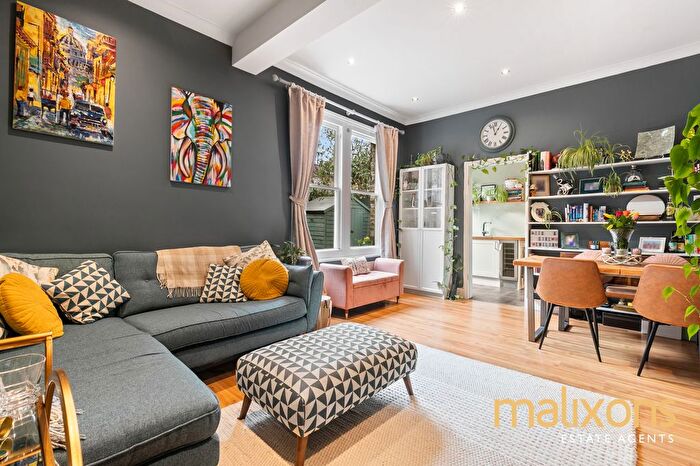 2 Bedroom Maisonette For Sale In Mount Nod Road, London, SW16