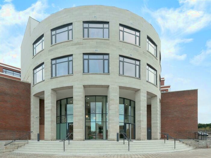 1 Bedroom Apartment To Rent In Pycroft Road, Chertsey, KT16